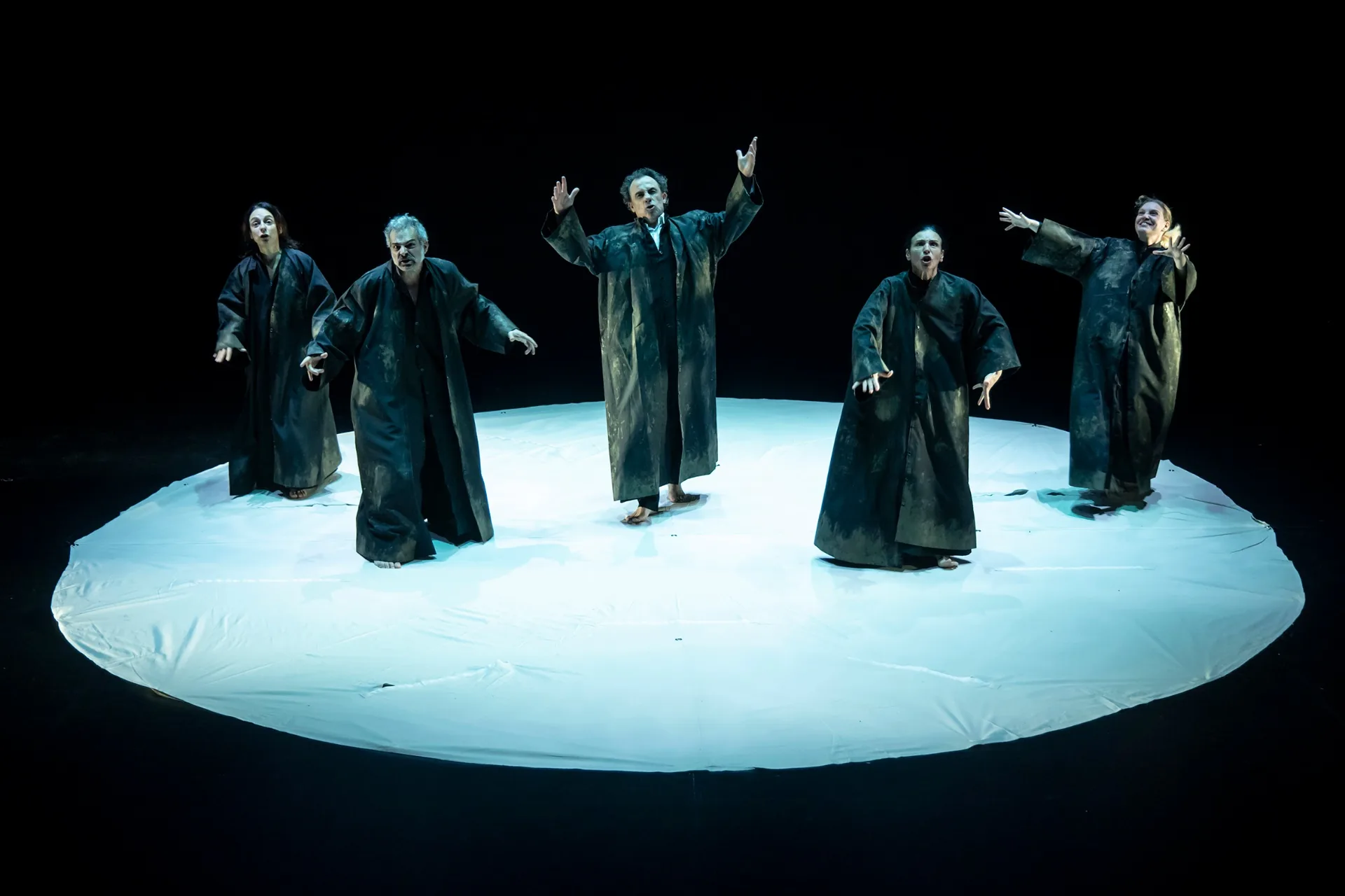 De lentejas y garbanzos (2025/26) — Teatro del Gato De lentejas y garbanzos (2025/26) — fotografía de la producción de Teatro del Gato (imagen 2 de 7)
