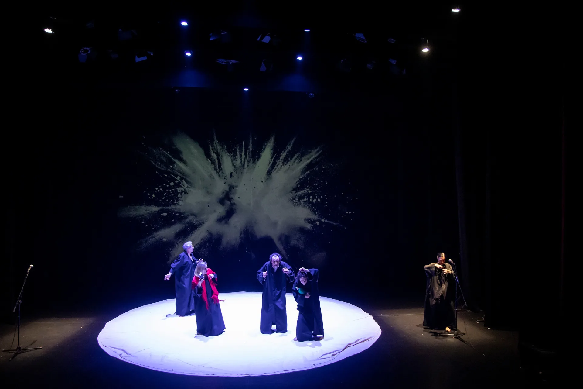 De lentejas y garbanzos (2025/26) — Teatro del Gato De lentejas y garbanzos (2025/26) — fotografía de la producción de Teatro del Gato (imagen 1 de 7)