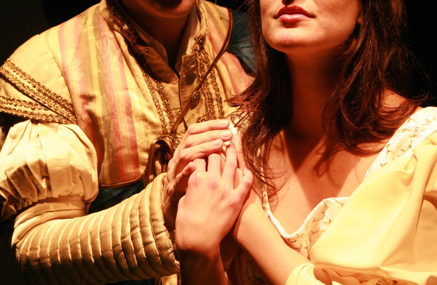 El chantajista (2008) — Teatro del Gato El chantajista (2008), obra de Pedro Salinas — fotografía de la producción teatral de Teatro del Gato, compañía de teatro contemporáneo en Málaga (imagen 2 de 3). Foto: Rafa Galán
