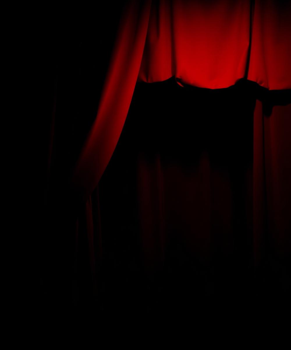 Tres escenas en ángulo recto (2006) — Teatro del Gato Tres escenas en ángulo recto (2006), obra de José Bergamín — fotografía de la producción teatral de Teatro del Gato, compañía de teatro contemporáneo en Málaga